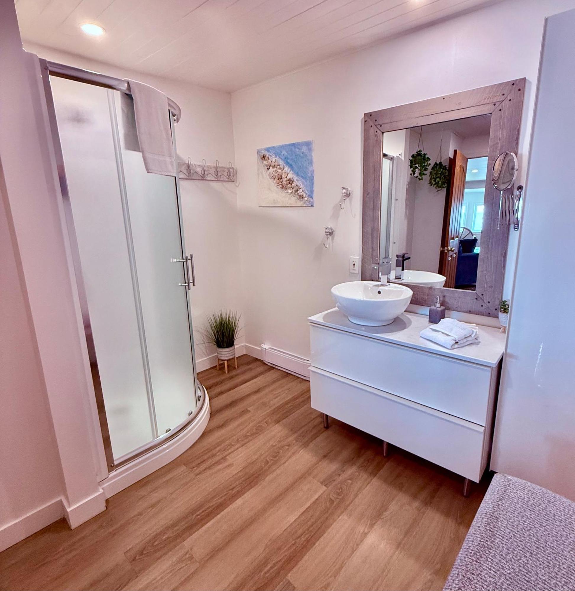 L'Appat Buvette Et Couchette De Sainte-Luce - Appartements De Vacances Modernes, Calmes Et Ressourcant Sur Le Fleuve Екстериор снимка